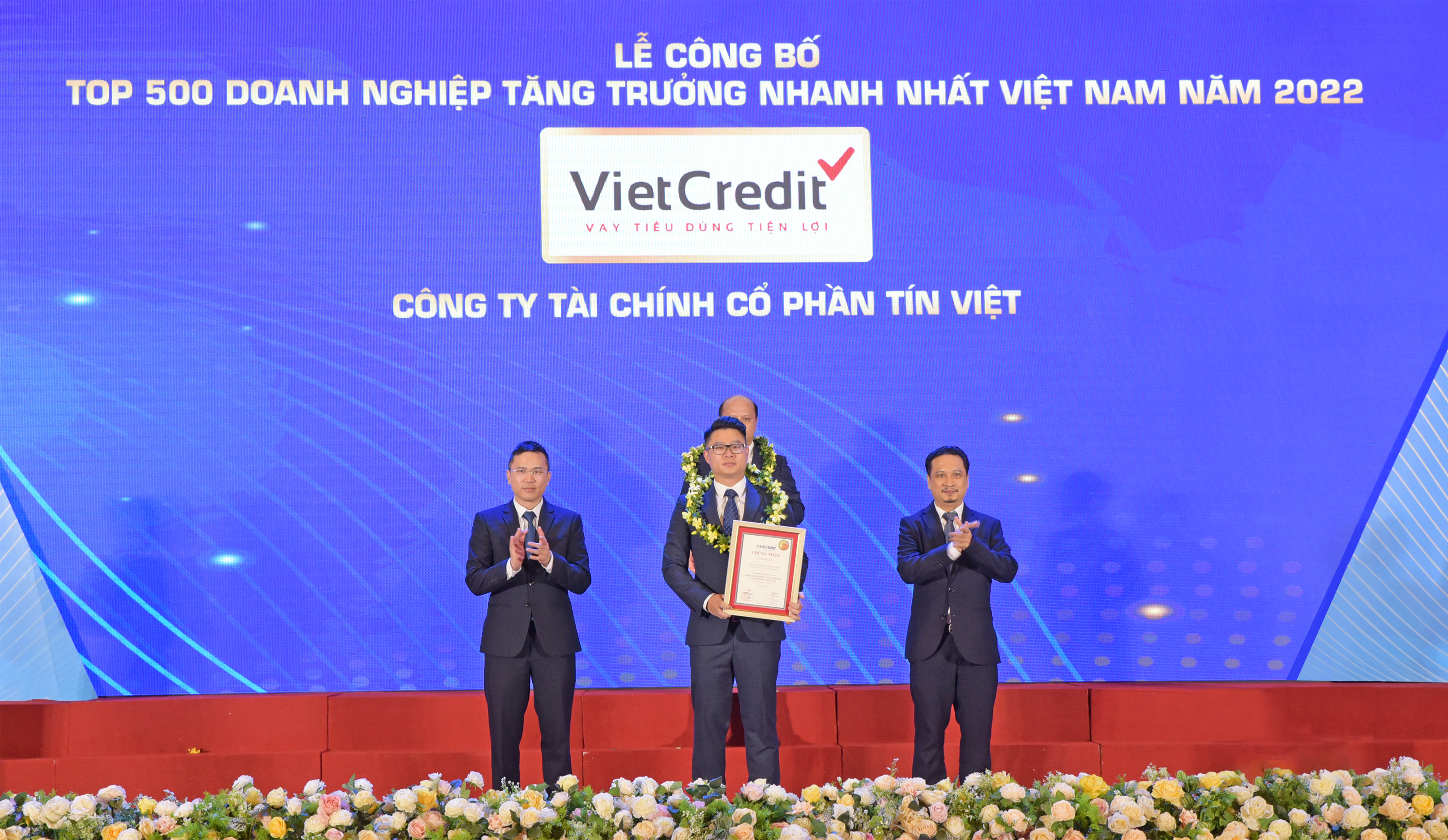 VietCredit là công ty tài chính duy nhất vào top 10 bảng xếp hạng FAST500
